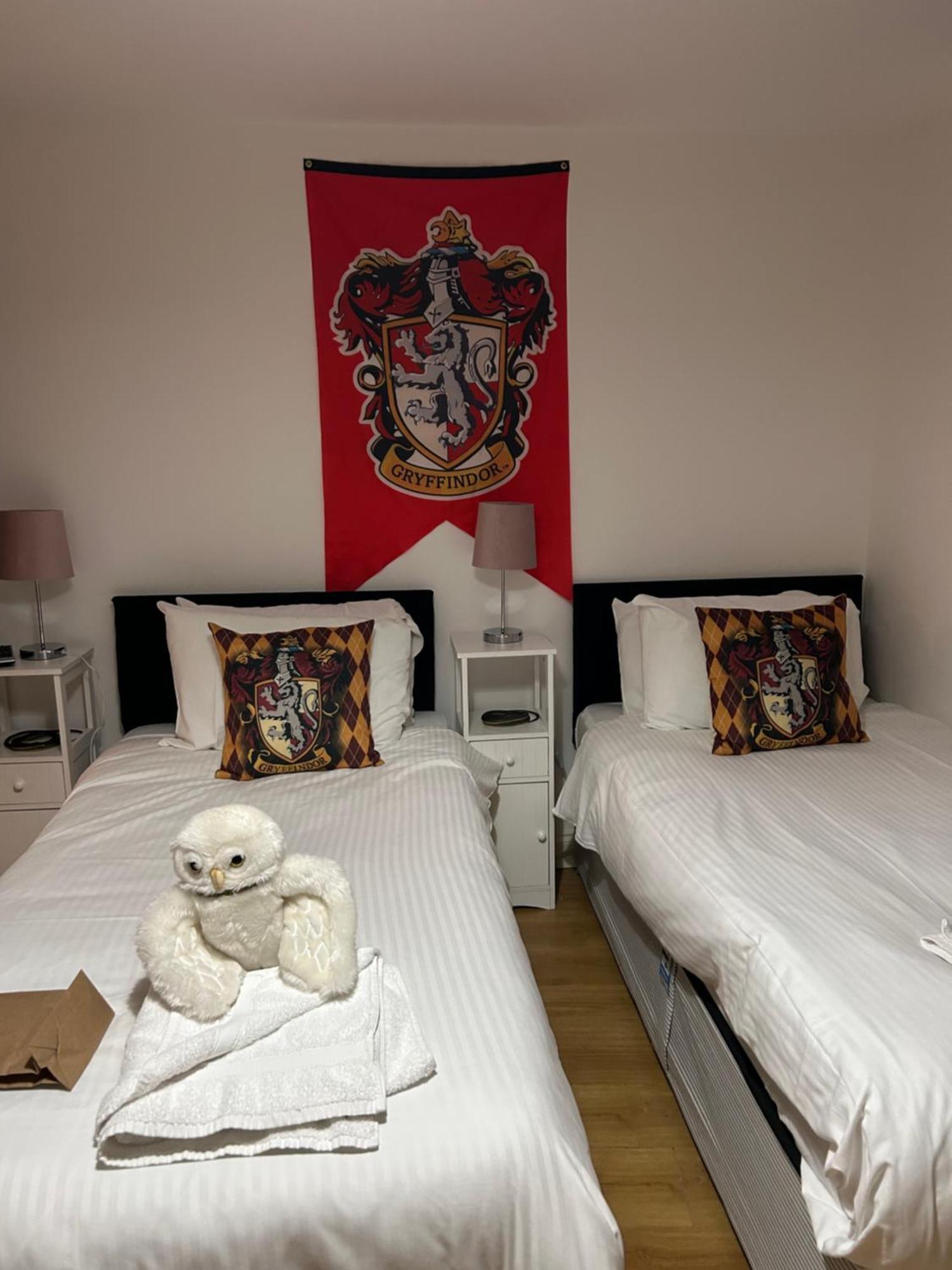 Pangsapuri 1000 m² dengan 3 bilik tidur dan 1 bilik mandi peribadi di Watford Watford  Luaran gambar