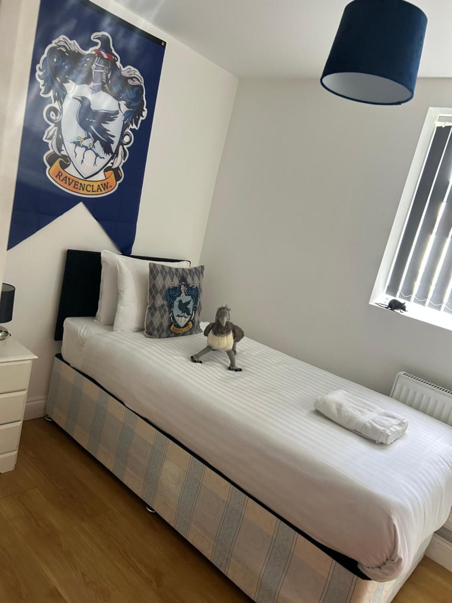Pangsapuri 1000 m² dengan 3 bilik tidur dan 1 bilik mandi peribadi di Watford Watford  Luaran gambar